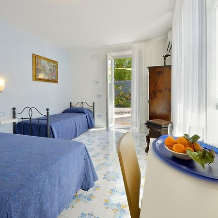 Bnb Le Isole Bed and Breakfast Forio di Ischia Habitación foto