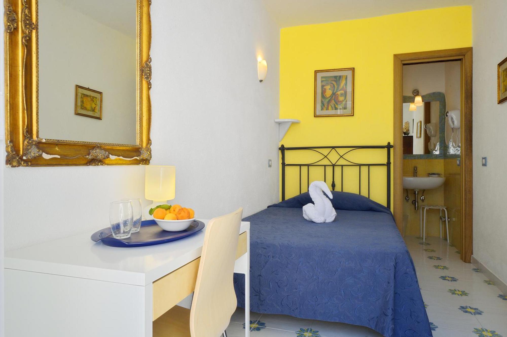 Bnb Le Isole Bed and Breakfast Forio di Ischia Habitación foto